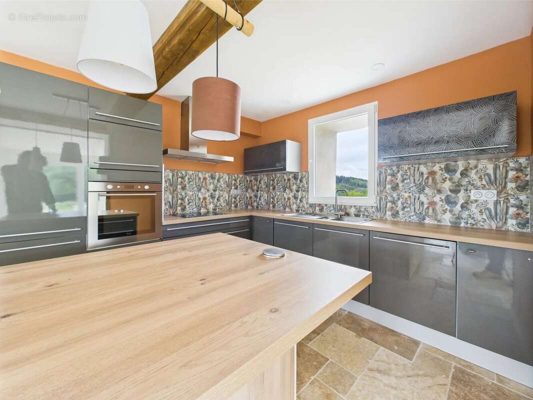 Maison à DUN-LES-PLACES