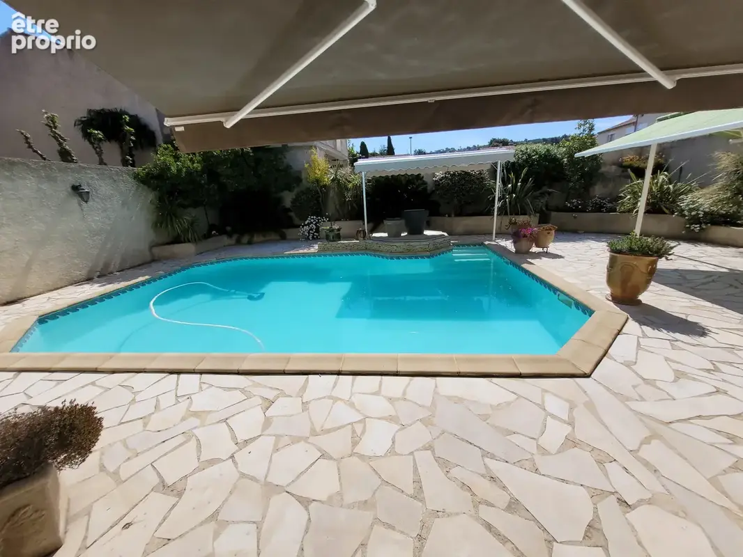 Fleury d'Aude Villa de type VI sur 3 niveaux, SH 145 m2 plus un garage de 15 m2 sur un terrain de 500 m2. - photo 8