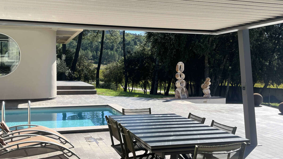 Maison à SAINT-MARCEL-DE-CAREIRET