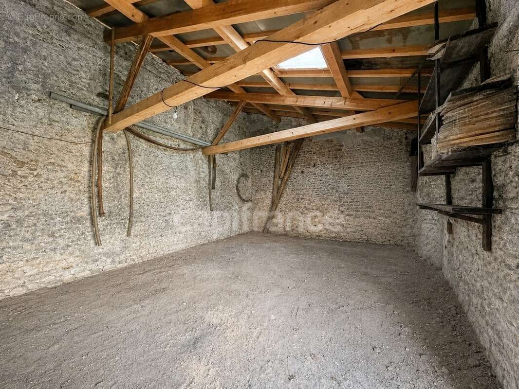Certaines maisons séduisent par ce qu'elles sont, d'autres par tout ce qu'elles peuvent devenir - Vanzac (17) - photo 13