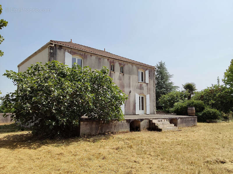 Maison à SAINT-GENIS-DE-SAINTONGE