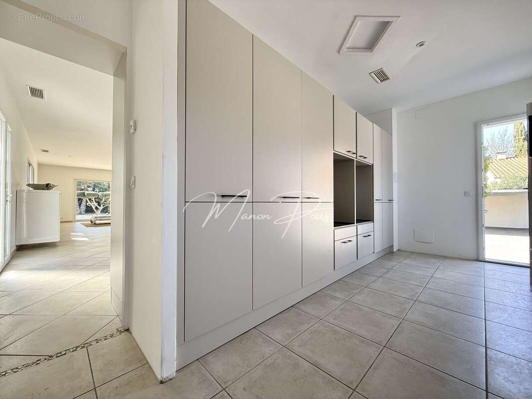 Maison 230 m² à Saint-Esteve  - photo 76
