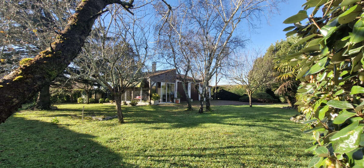 Maison à MORTAGNE-SUR-GIRONDE