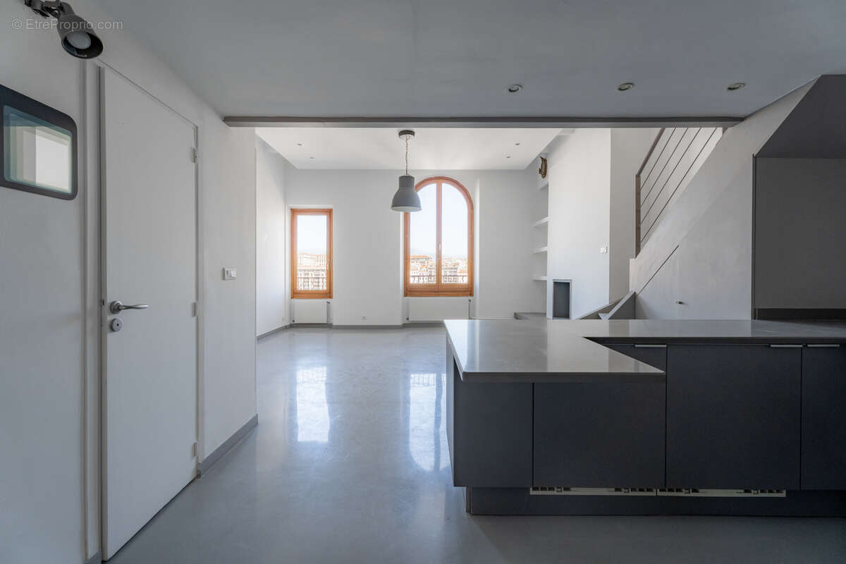 Appartement à MARSEILLE-1E