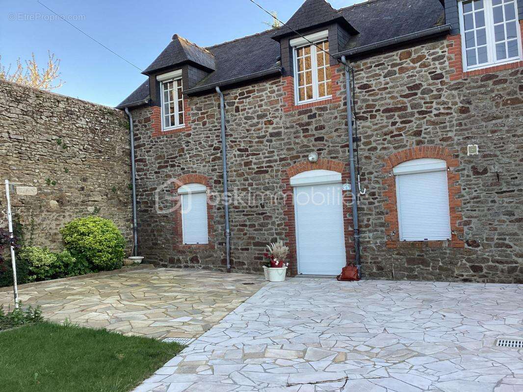 Maison à LANVALLAY