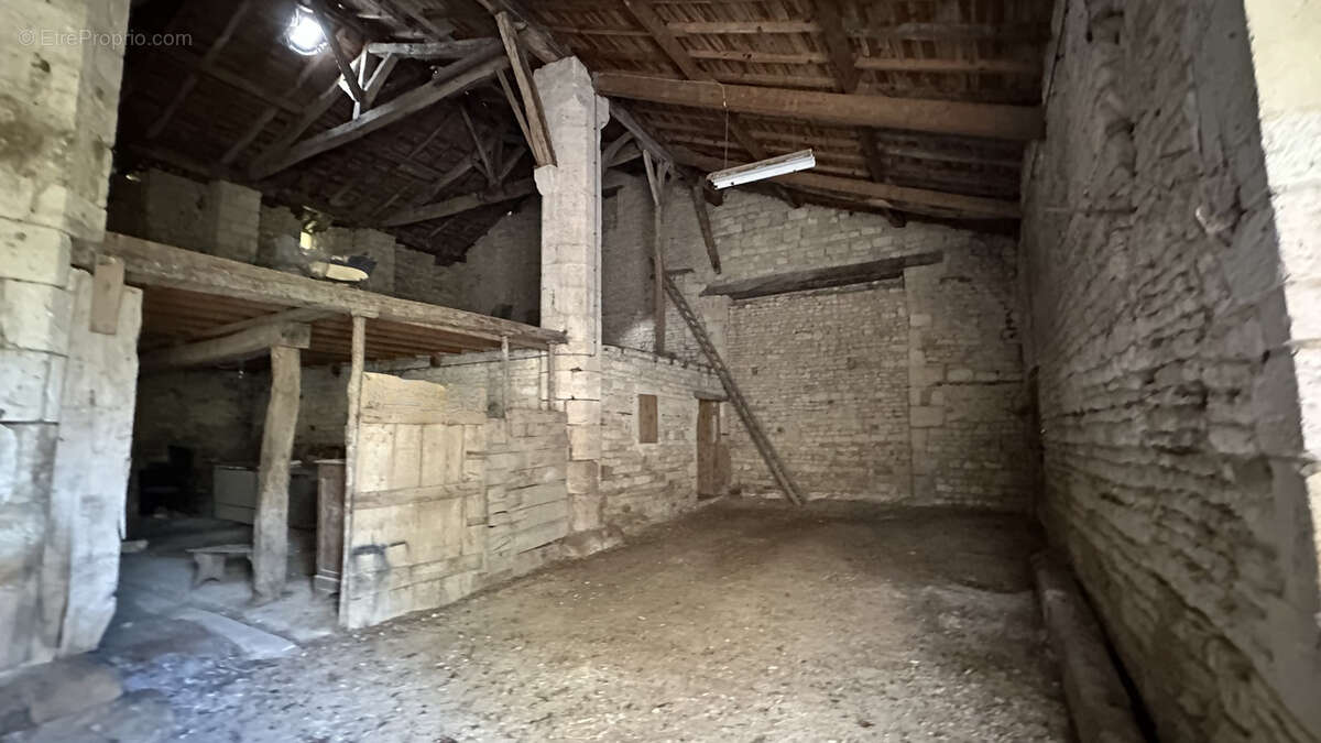 Maison à BEAUVAIS-SUR-MATHA