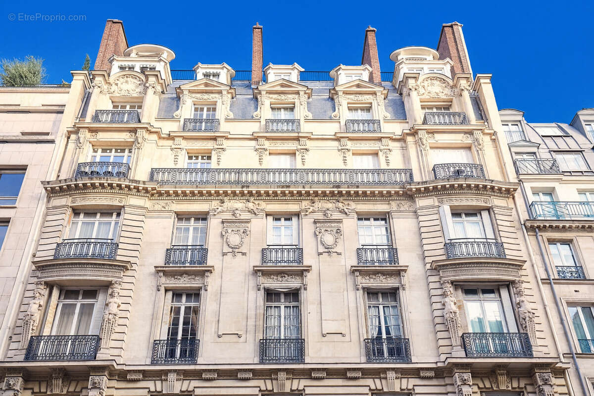 Appartement à PARIS-2E