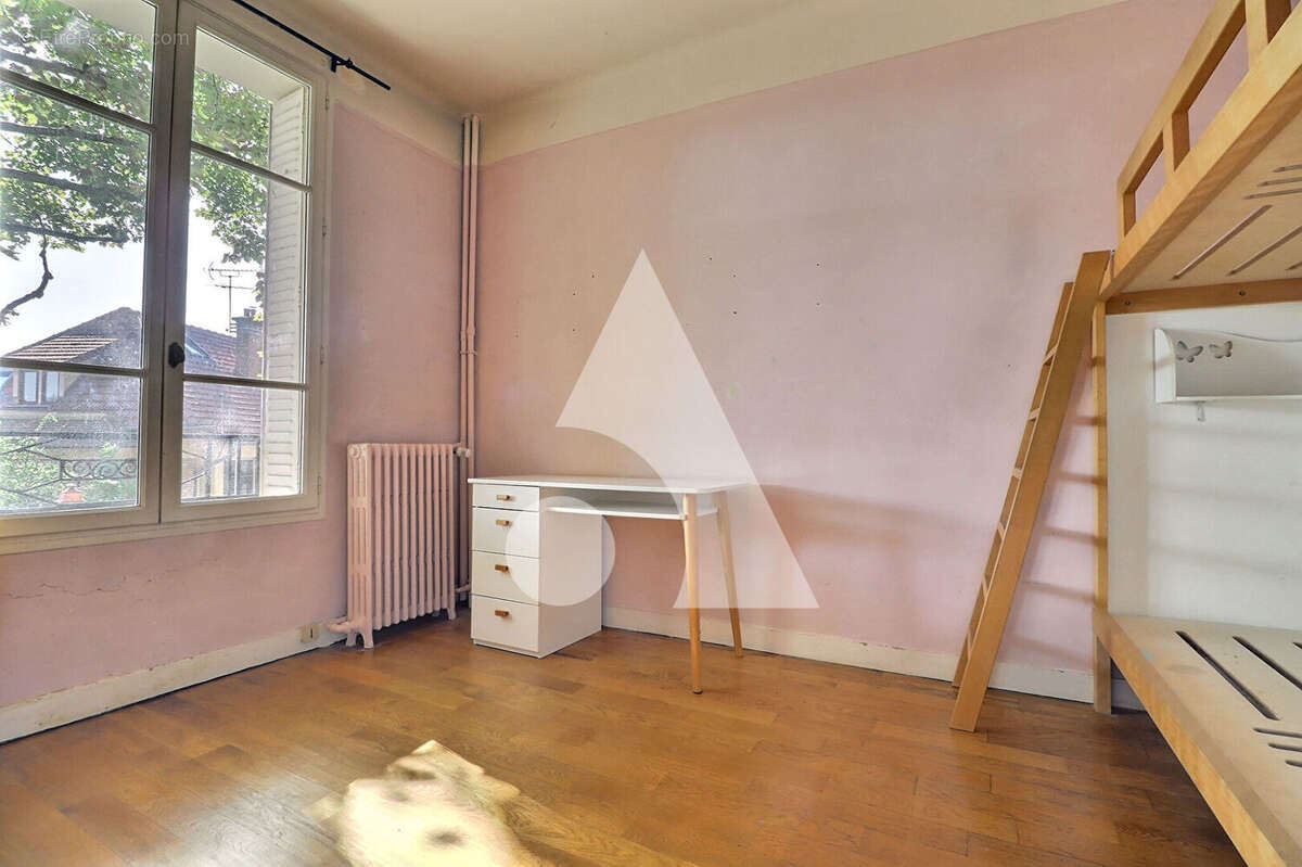 Appartement à LES LILAS