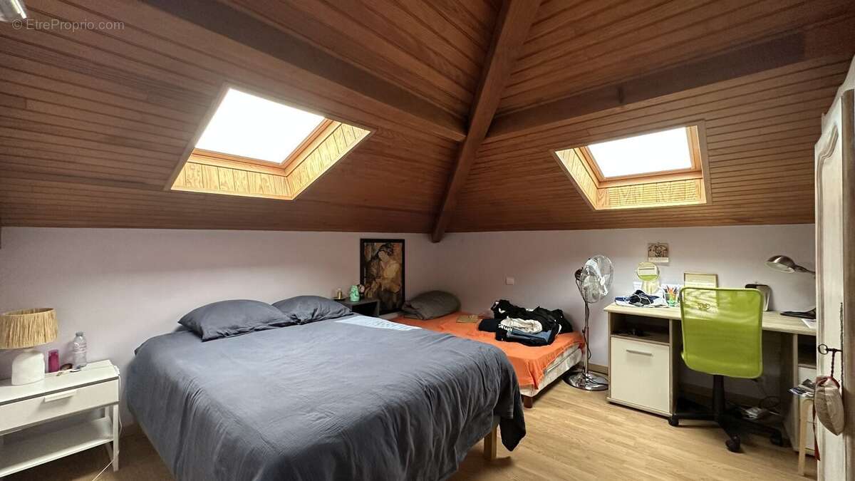 GOLF ET CENTRE VILLE VILLA A PIED POUR CETTE VILLA DE 6 Pièces de 150 m2 sur une parcelle de 800 m2 avec piscine - photo 18