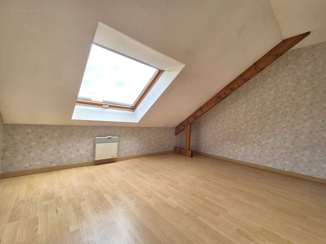 Appartement à ONET-LE-CHATEAU