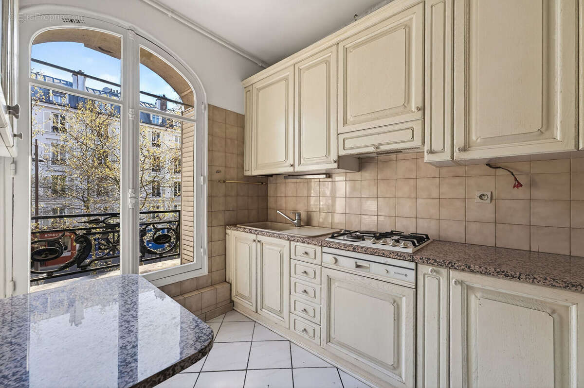 Appartement à PARIS-12E