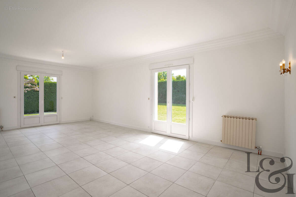 Maison à PUJOLS