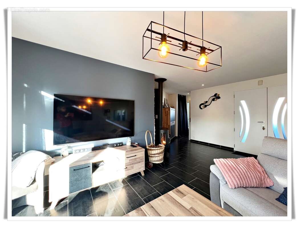À vendre au Sourn, à proximité immédiate de Pontivy : découvrez cette spacieuse maison familiale de plus de 200 m² habitables - photo 7