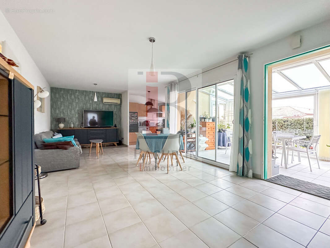 Maison à SAINT-LAURENT-DE-LA-PREE