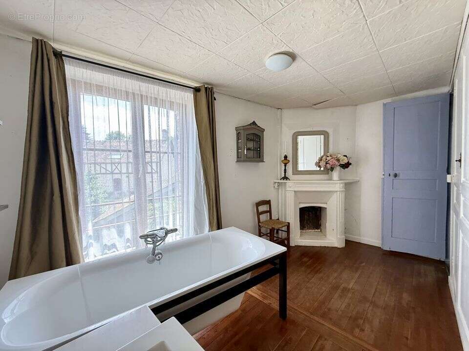 A vendre : ensemble immobilier de charme avec deux maisons et - photo 10