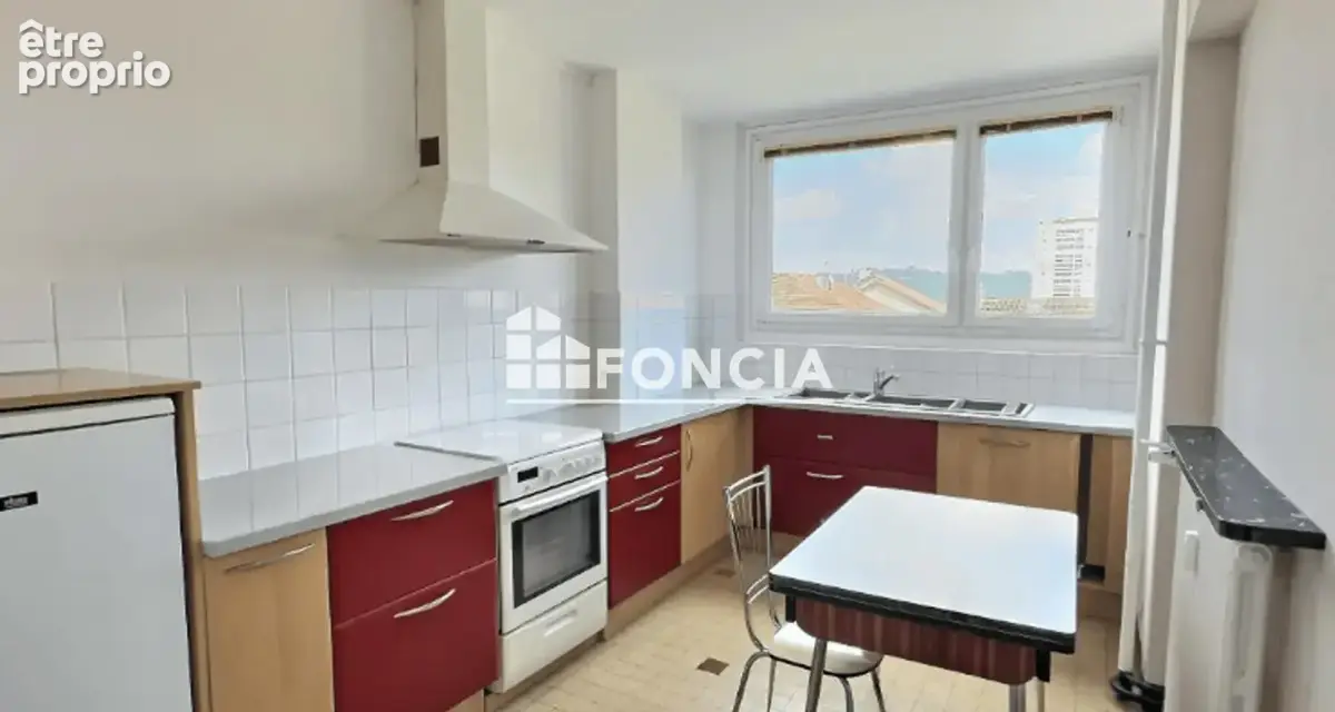 T3 lumineux avec ascenseur et vue dégagée – Centre Firminy - photo 2