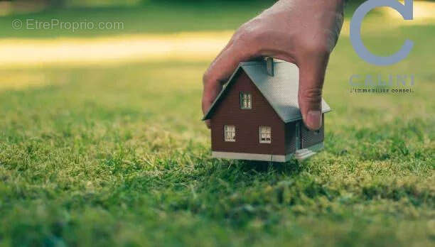 Terrain à SAINT-THEODORIT