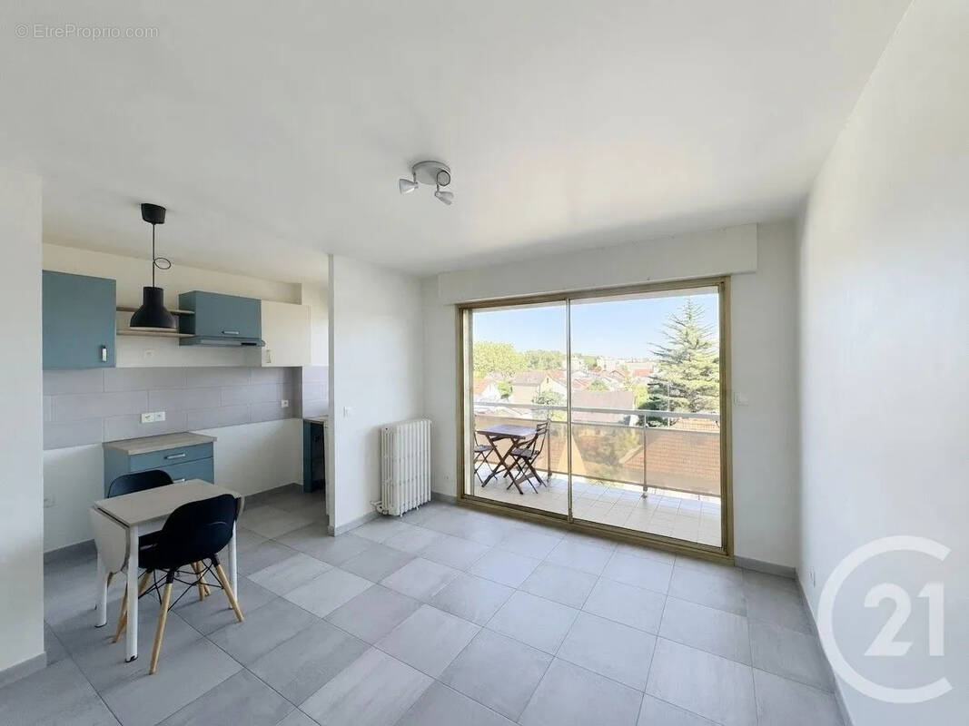 Appartement à SAINT-MAUR-DES-FOSSES