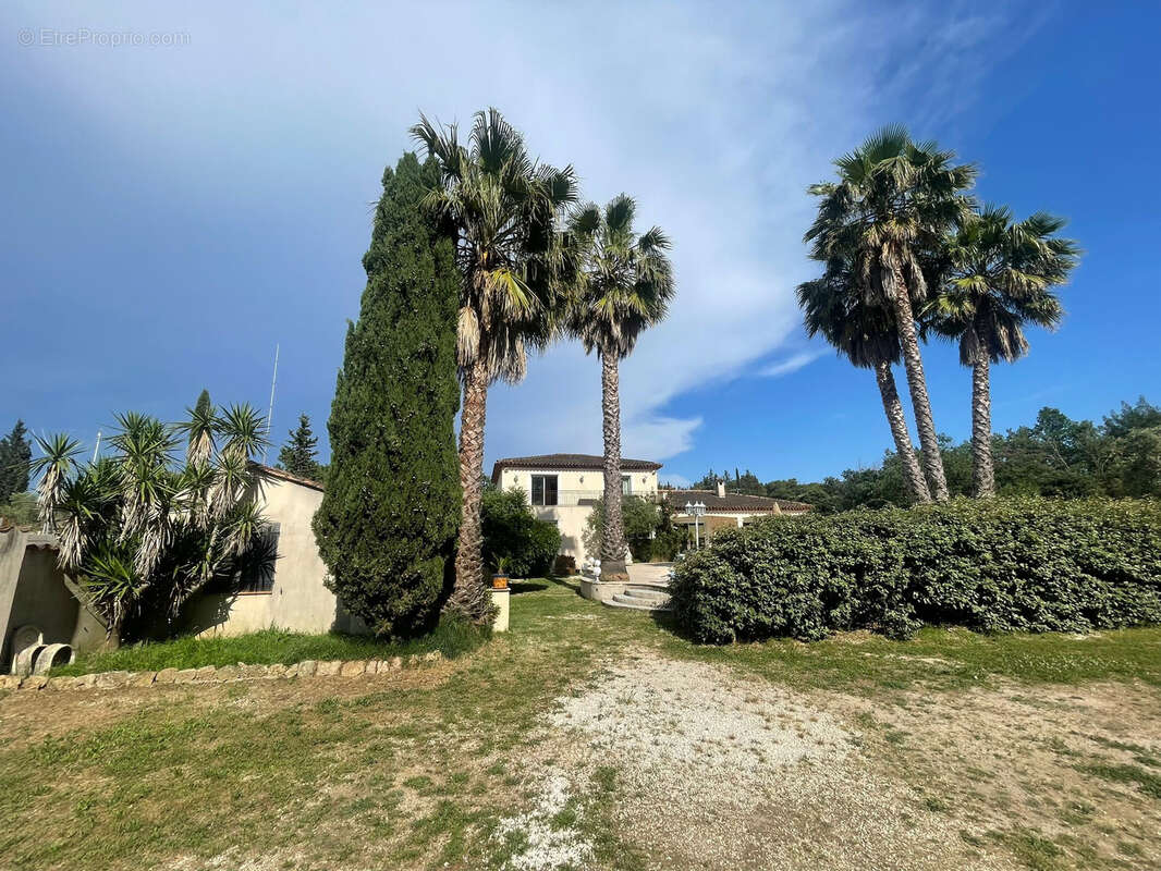 Maison à ROQUEBRUNE-SUR-ARGENS