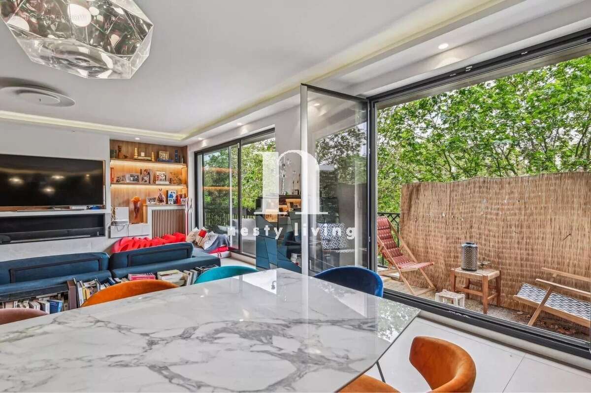 Appartement à PARIS-16E