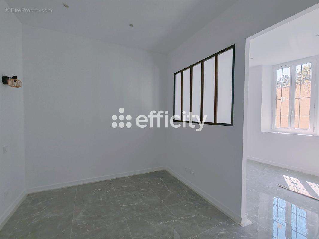 Appartement à MARSEILLE-3E