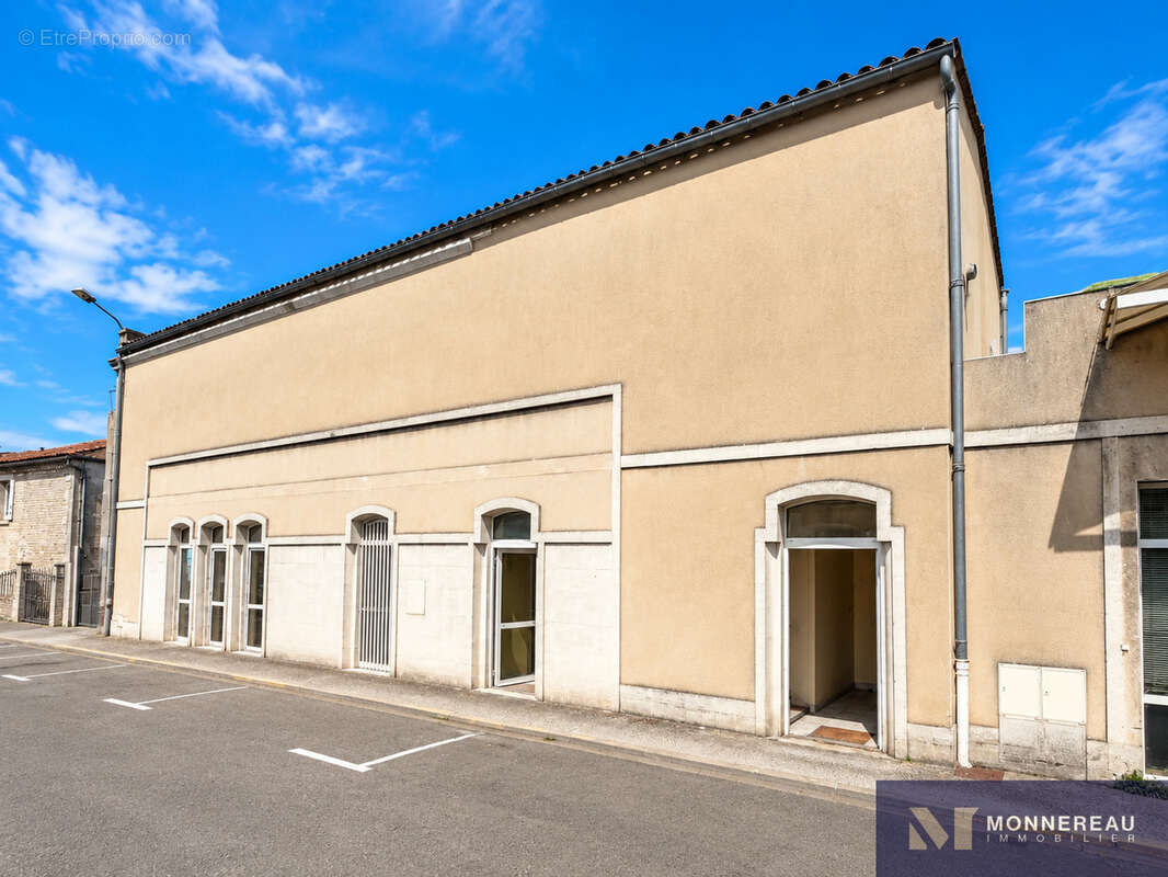 Immeuble centre segonzac - photo 5