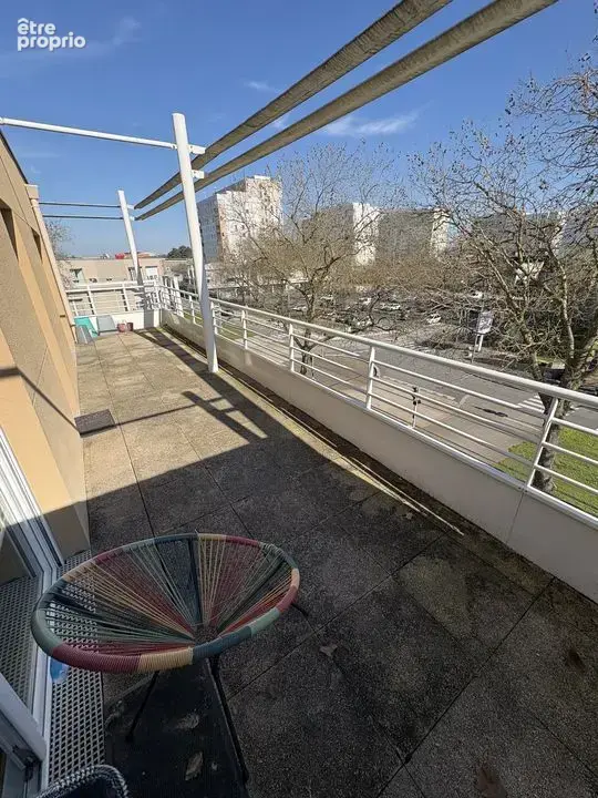 Appartement T2, La source, proche transports, terrasse, 