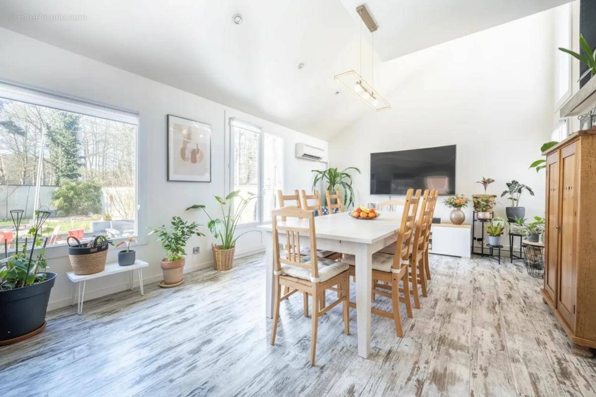 Maison à JOUY-LE-MOUTIER