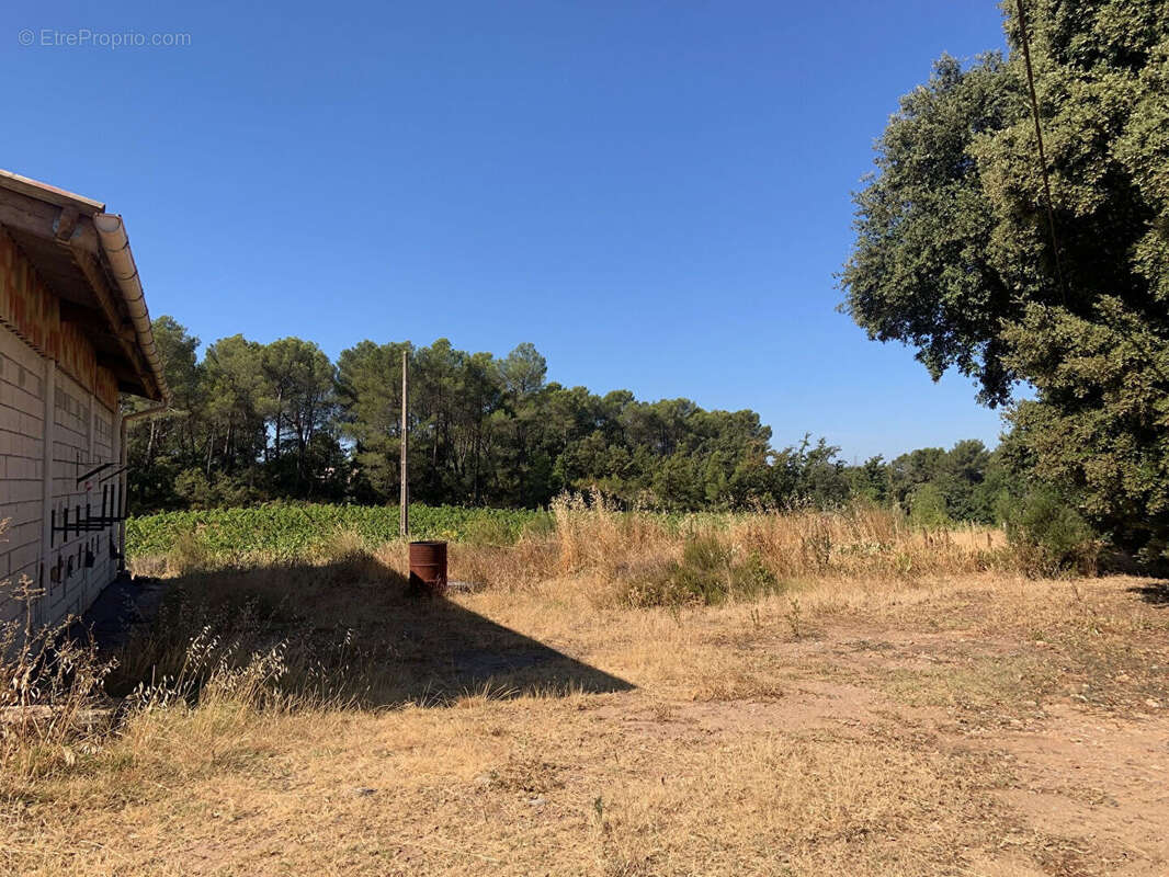 Terrain à POURRIERES