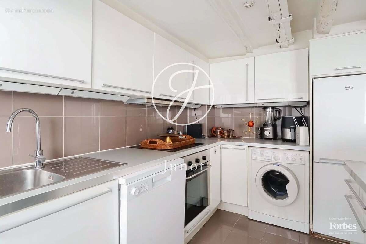 Appartement à PARIS-3E