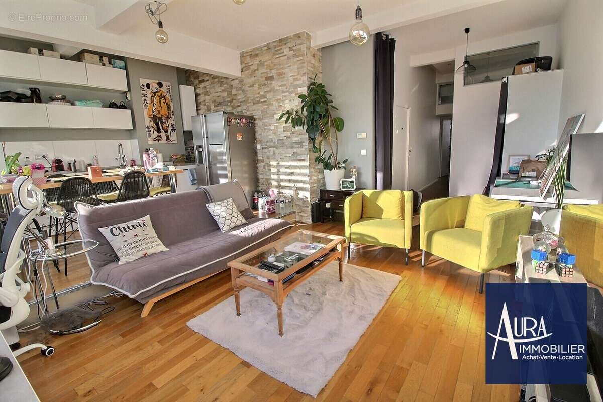 0_0009 - Commerce à LES LILAS