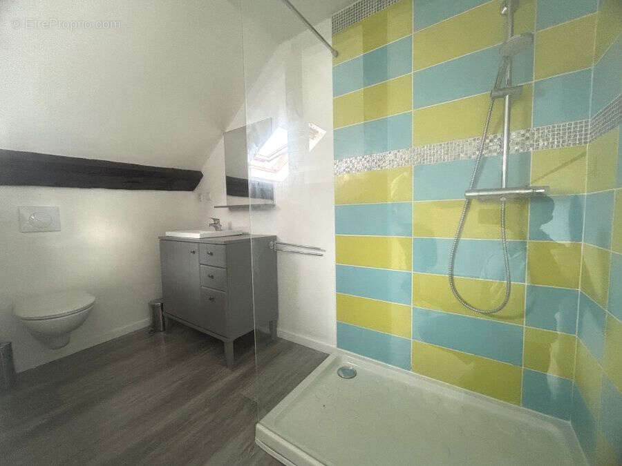 Située en centre ville, proche des commodités et de la gare, maison de 98,75m2 bâtie sur 218m2 . - photo 9