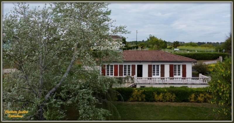 Maison à MONTMOREAU-SAINT-CYBARD