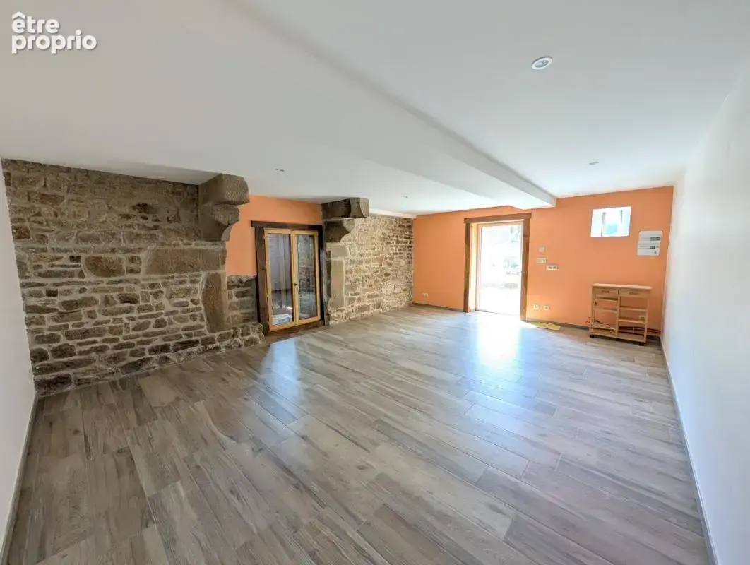 Mellé (35) : Longère de caractère rénovée (5 pièces) avec gîte indépendant, dépendances et potentiel d'aménagement - photo 23