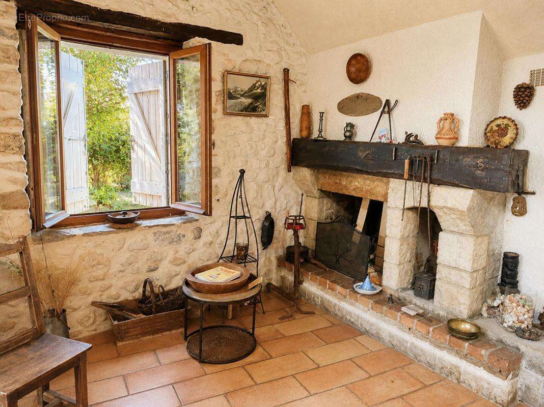 Maison de village en pierre avec cour, terrasses et vue panoramique - photo 2