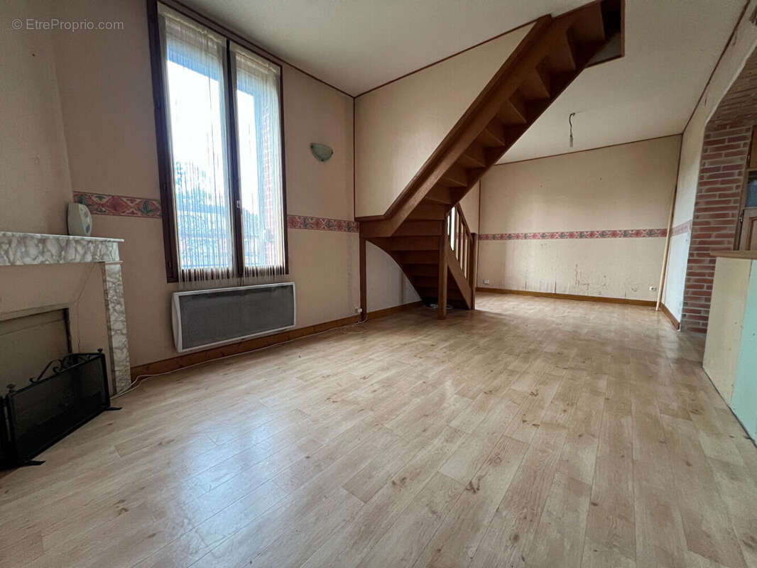 Maison à SAINT-JEAN-DE-LA-RUELLE