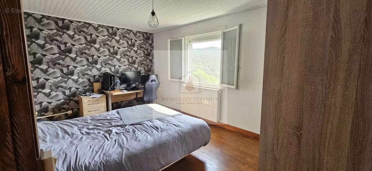 Maison à LE COLLET-DE-DEZE