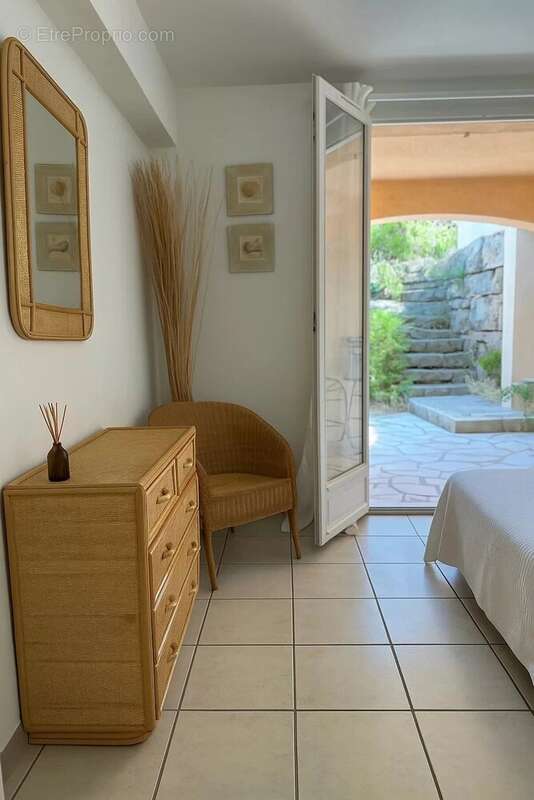 Maison à ROQUEBRUNE-SUR-ARGENS