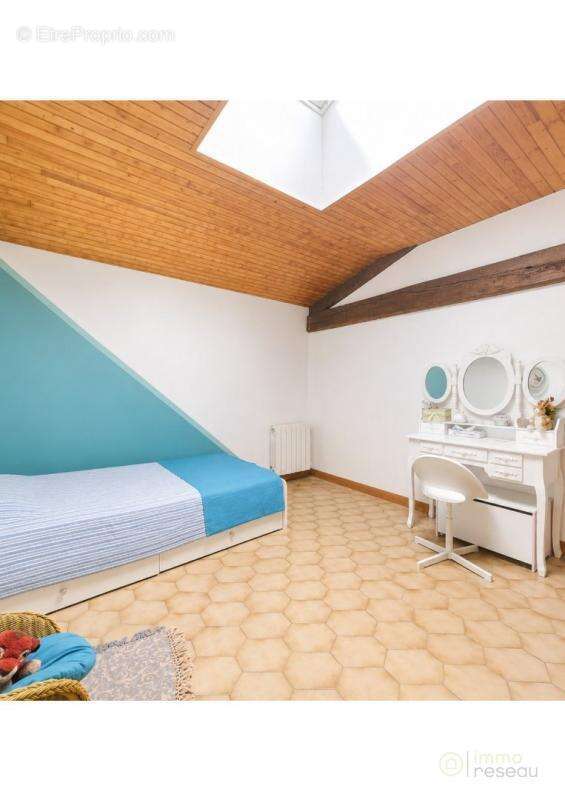 Maison 169 m² à Yvrac-Et-Malleyrand  - photo 11