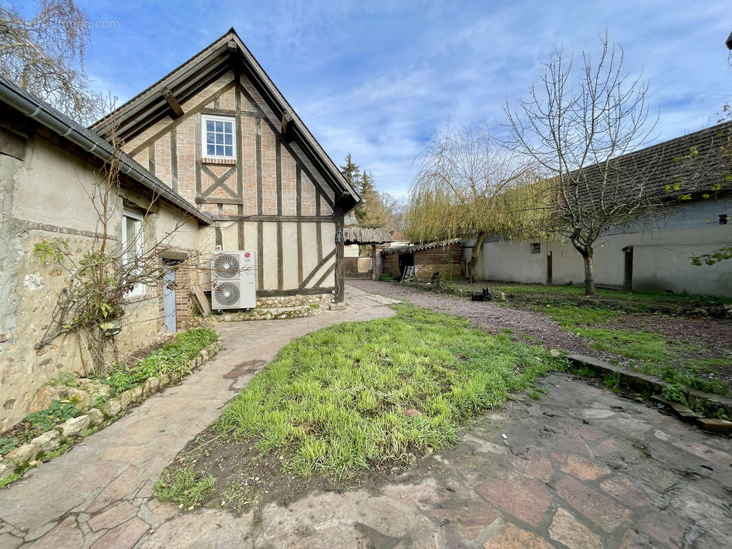 Maison à LES BAUX-SAINTE-CROIX