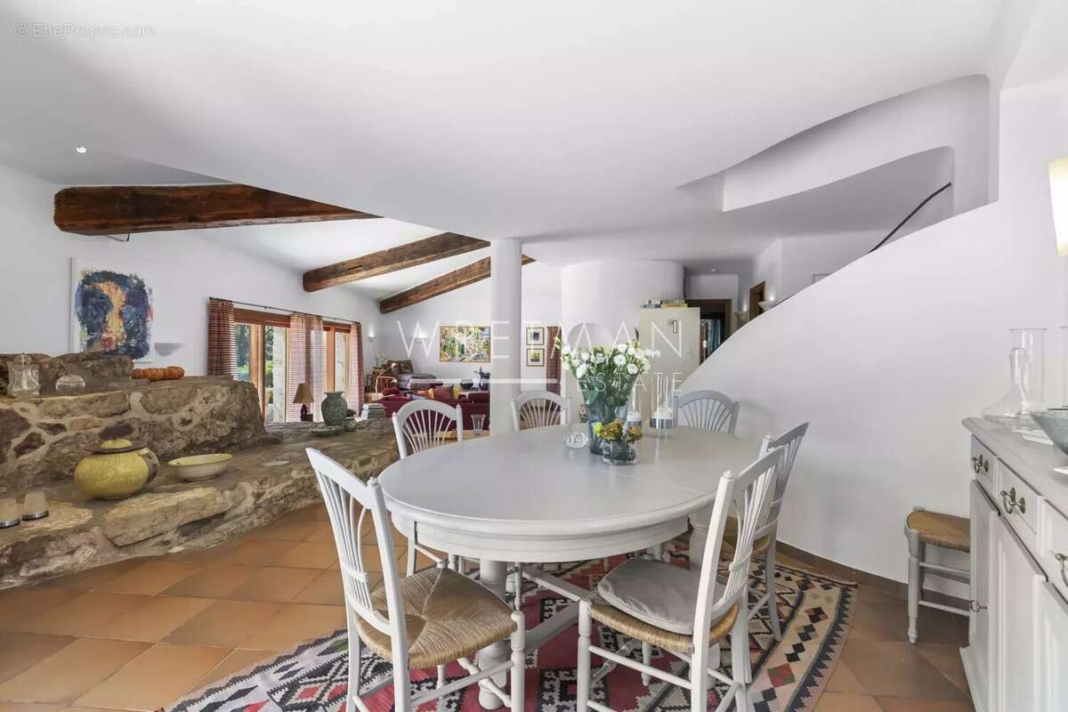 Maison à TOURRETTES-SUR-LOUP