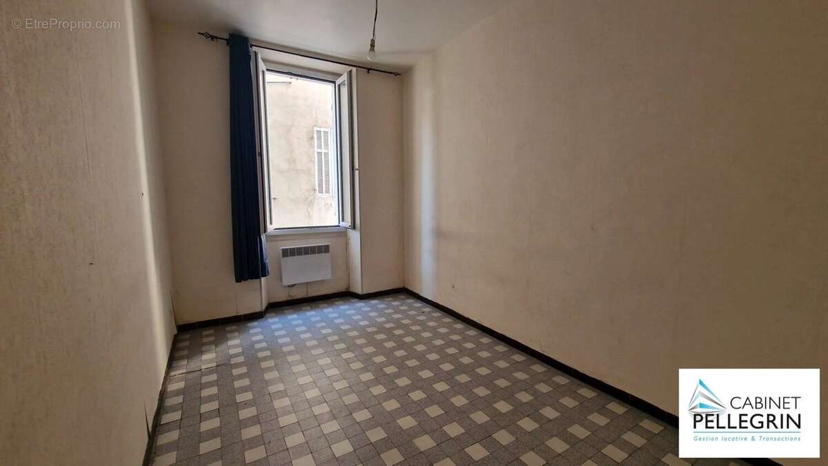 Appartement à MARSEILLE-3E