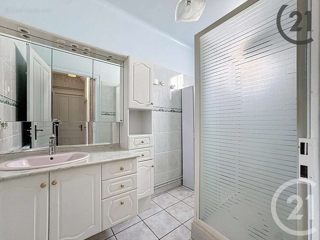 Maison à SAINT-JULIEN-LES-VILLAS