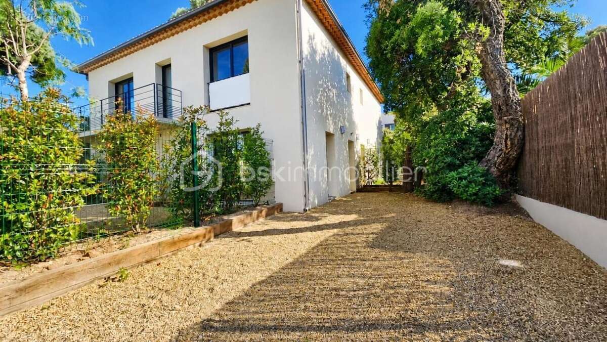 Rez-de-villa d'exception aux portes de la mer - sainte-maxime - photo 2