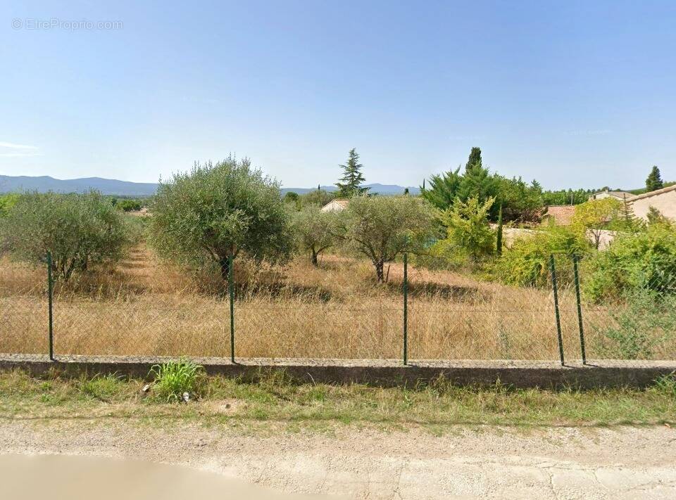 Terrain à POURRIERES