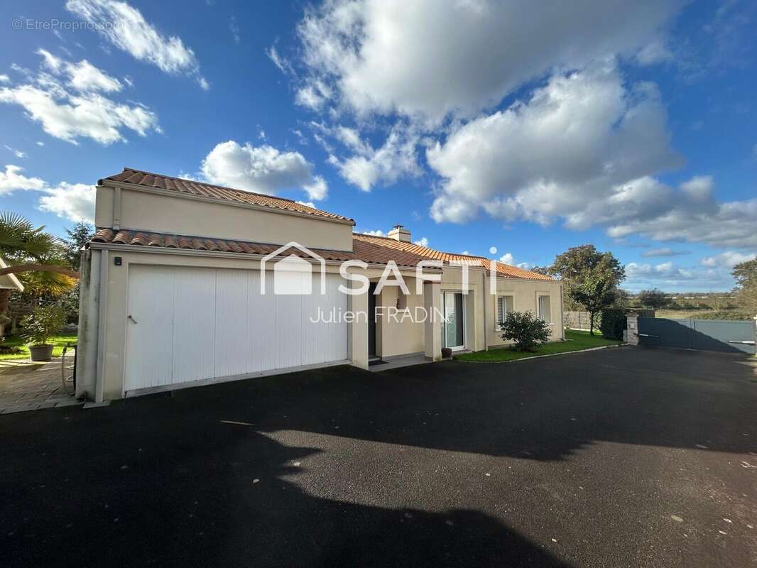 Photo 2 - Maison à SAINT-JULIEN-DE-CONCELLES