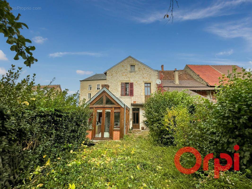 Maison à SAINT-AMAND-MONTROND