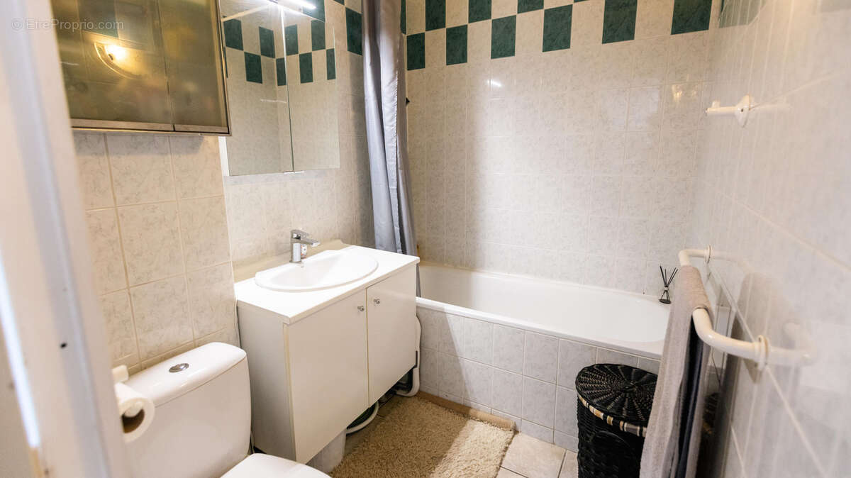 Appartement à NEAUPHLE-LE-CHATEAU