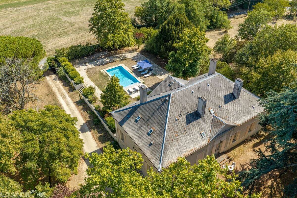 Maison de Maître historique avec Maison d'Amis, Granges et Piscine - photo 12