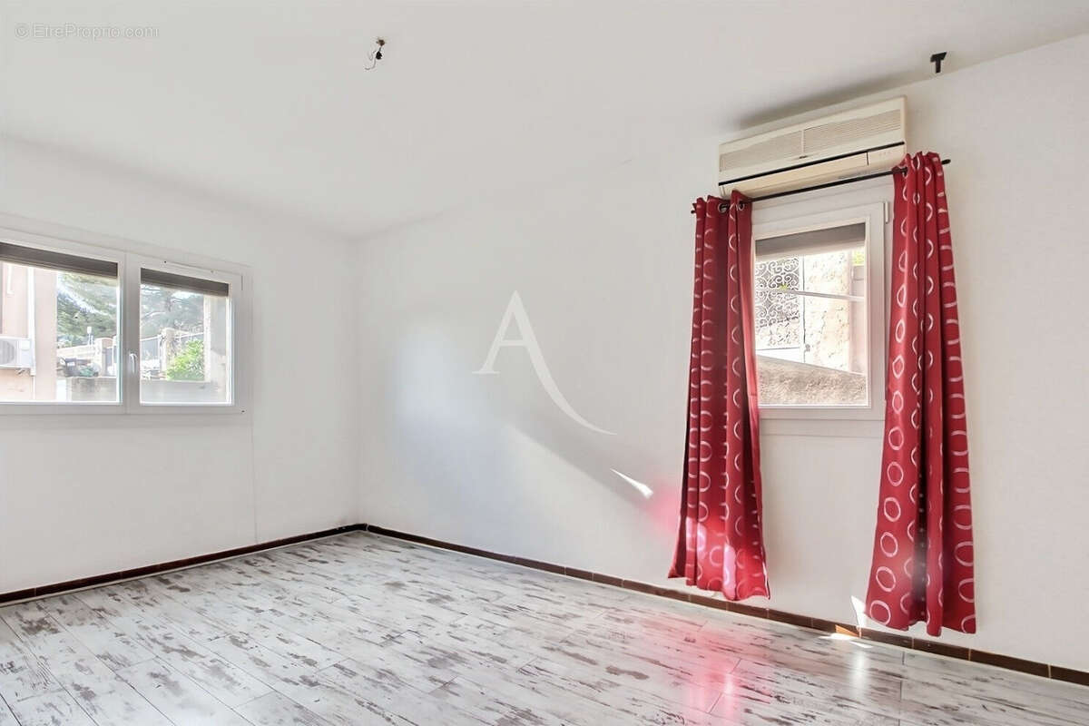 Maison à LA VALETTE-DU-VAR